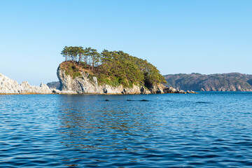 Naklejka premium Scenic View of Jodogahama Rock Formations in Iwate, Japan