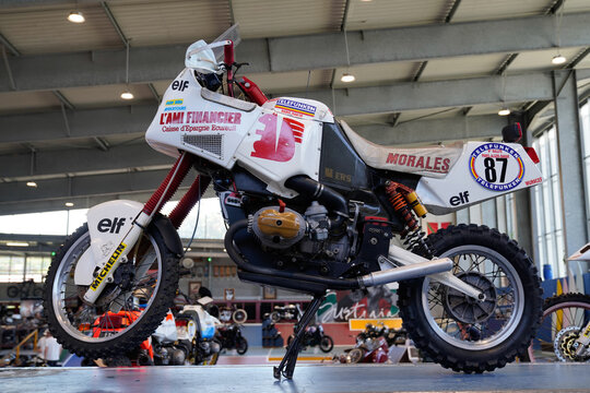 BMW gs Paris Dakar racing motorcycle with sponsor morales caisse d'epargne elf 1987