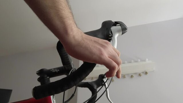 A footage of me squeezing my brakes and changing gears on my road bike.