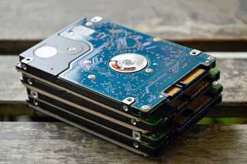 2.5-inch hard drives stacked on top of each other, currently still popular.