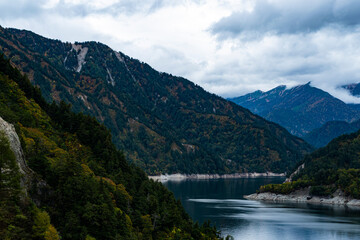Fototapeta na wymiar 湖, 山, 水, 風景, 自然, 空, 山