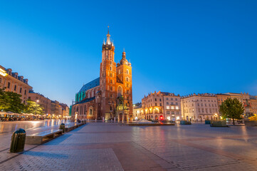 Naklejka na ściany i meble Market square and St. Mary's Church in Cracow, Lesser Poland Voivodeship, Poland