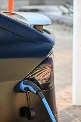 voiture recharge charge borne station batterie electrique auto 