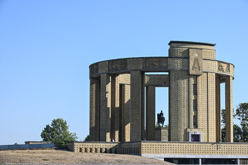 Fototapeta na wymiar Belgique Flandre Nieuwpoort Nieuport monument roi Albert premier 1 I guerre 14 18 Yser