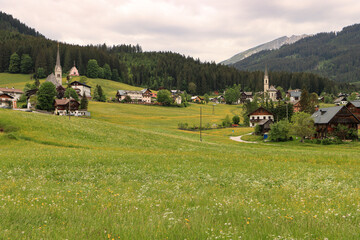 Frühling im Salzkammergut; Dreikirchenblick in Gosau