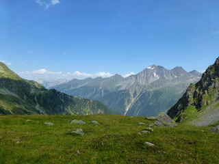 Fototapeta na wymiar Stubai high-altitude hiking trail, lap 3 in Tyrol, Austria