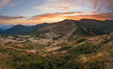 Obraz na płótnie Canvas Fiery dawn over the mountain range