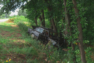The car lost control and crashed into a tree. Road traffic accident. Broken glass in the car. The car went off the road