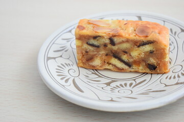 沖縄のケーキとやちむん