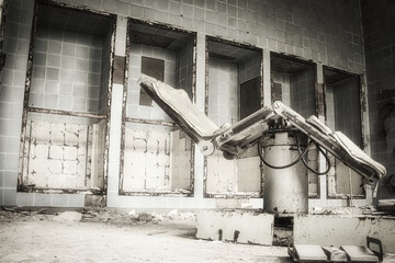 Lostplace - Zahnarztstuhl  - Beatiful Decay - Verlassener Ort - Urbex / Urbexing - Lost Place -...