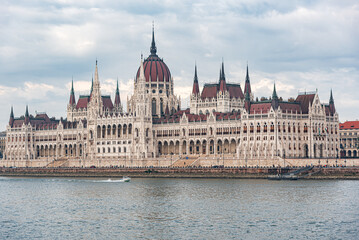 Fototapeta na wymiar The building of the Hungarian Parliament in Budapest against the backdrop of the Danube River.
