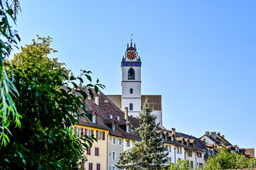 Aarau, Stadtkirche, Kirche, Kirchturm, Altstadt, Altstadthäuser, Stadt, Aare, Fluss, Sommer, Sommertag, Aargau, Schweiz