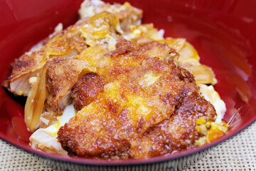 接写したカツ丼