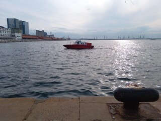 Barco no mar