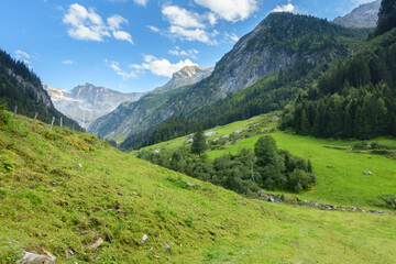 Fototapeta na wymiar Urlaubsgebiet in Tirol Österreich
