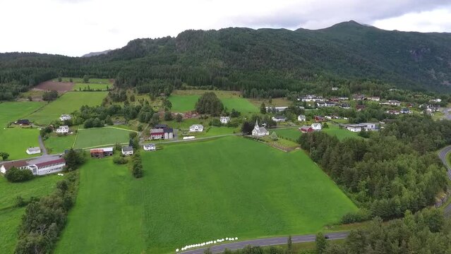 Liabygda, Stranda