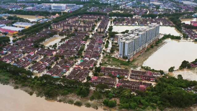 Aerial view of the north Selangor flood following heavy rainfall. Taman Sri Muda was one of the areas worst hit by floods.