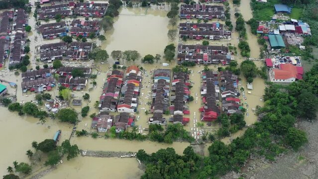 Aerial view of the north Selangor flood following heavy rainfall. Taman Sri Muda was one of the areas worst hit by floods.
