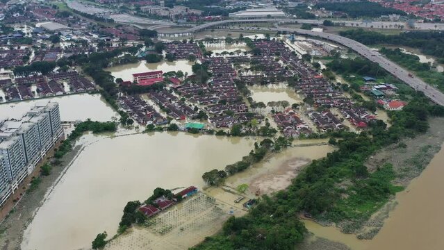 Aerial view of the north Selangor flood following heavy rainfall. Taman Sri Muda was one of the areas worst hit by floods.