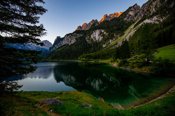 Fototapeta na wymiar Sunrise in the Alps Gosausee. Austria.
