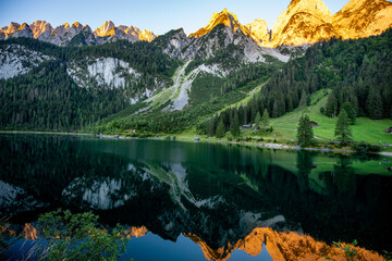 Fototapeta na wymiar Sunrise in the Alps Gosausee. Austria.