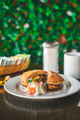 desayuno en ciudad y montañas 