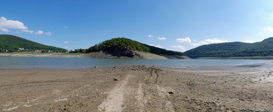 August 2022, ausgetrockneter edersee bei alt-bringhausen