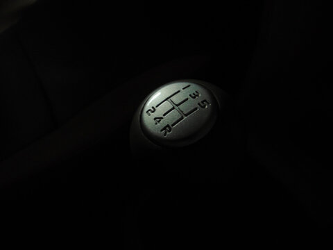 Photograph Persneling car, Gear car, gear stick, manual transmission gear shift, with black background and close up