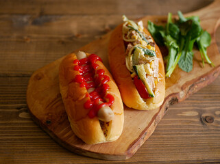 ホットドックとスパゲティサラダドック