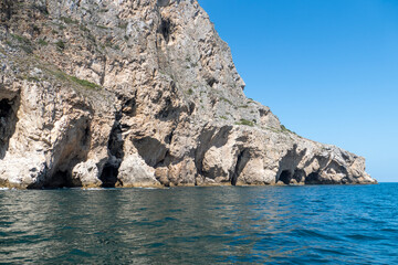 Fototapeta premium A hidden beach near the town of Sesimbra, a unknown secluded beach near Lisbon, Portugal
