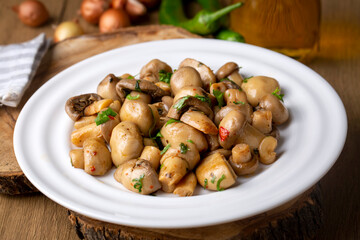 Saute delicious mushrooms (Turkish name; Mantar sote)