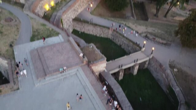 Spomenik pobedniku Kalemegdan snimanje dronom 4k Victor monu