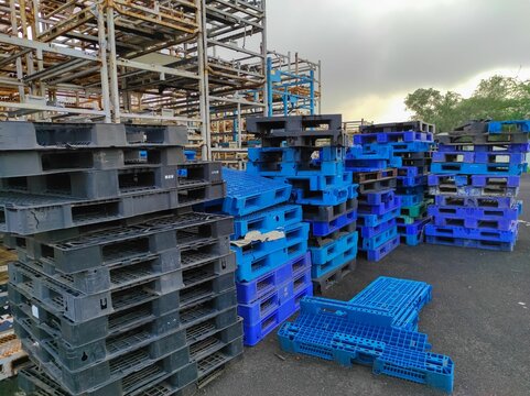 Material Handling Trolleys And Plastic Pallets Photo