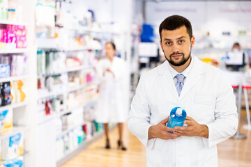 Portrait of male pharmacist working in modern farmacy