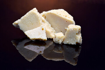 Cannabis Honeycomb Chunks White 01