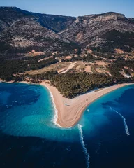 Foto op Plexiglas Gouden Hoorn strand, Brac, Kroatië Beroemd Zlatni-ratstrand in Bol, Eiland Brac, Kroatië, Europa. Ook wel gouden hoorn of gouden cape genoemd