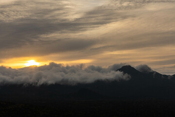 朝焼けの雄大な三国峠「秋の北海道」