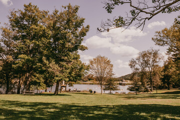 Beautiful day in North Park, Pittsburgh, Pennsylvania, USA. Great day to enjoy the beautiful and sunny weather. Good for the family to enjoy outdoor activities and exercise. - obrazy, fototapety, plakaty