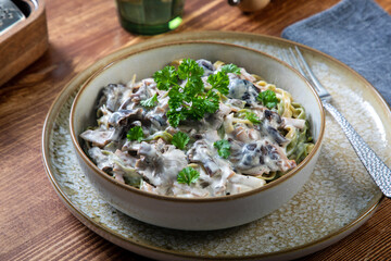 pasta con funghi e panna