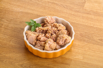 Canned tuna fish with oil