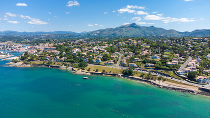 Fototapeta premium Ciboure, Pyrénées Atlantiques, vue aérienne