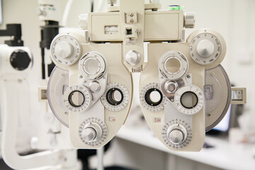 Phoropter, ophthalmic testing device in an optometrist's room