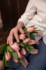 Obraz na płótnie Canvas hand holding beautiful pink tulips