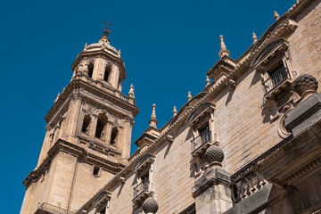 Fototapeta na wymiar Campanario de la catedral barroca y neoclásica de la ciudad de Jaén, España