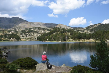 Fototapeta na wymiar Méditation. Lac La Coumasse, les Bouillouses, Pyrénées Orientales, France