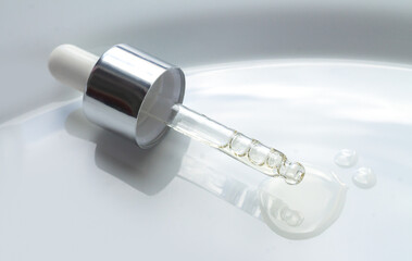 Liquid gel or ampoule serum dropper with drop