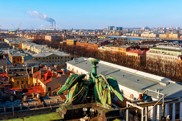 Obraz premium St. Petersburg city landscape panoramic view from above on Konnogvardeysky Boulevard, the Neva River and the University embankment