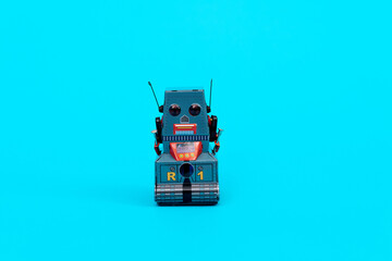 Obraz premium Retro robot toy on blue background
