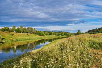  The river flows among the blooming banks.