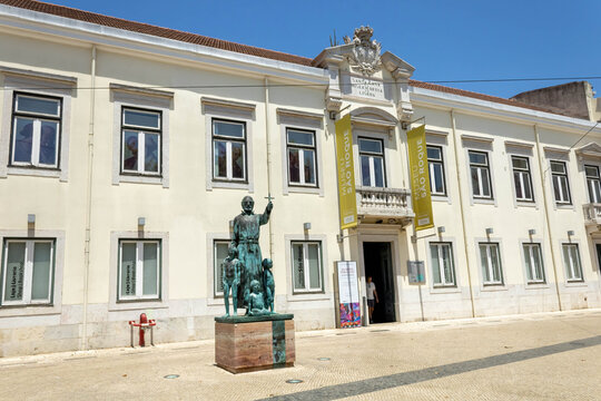 Museu de S&atilde;o Roque and a statue of Padre Ant&oacute;nio Vieira, Lisbon, Portugal